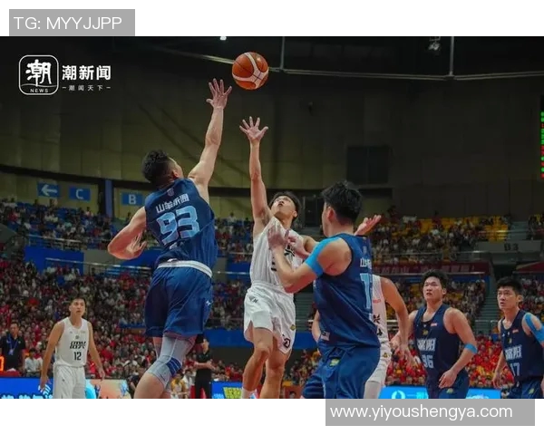 杭州足球队团队协作引发热议球迷对战术配合和球员表现的不同看法